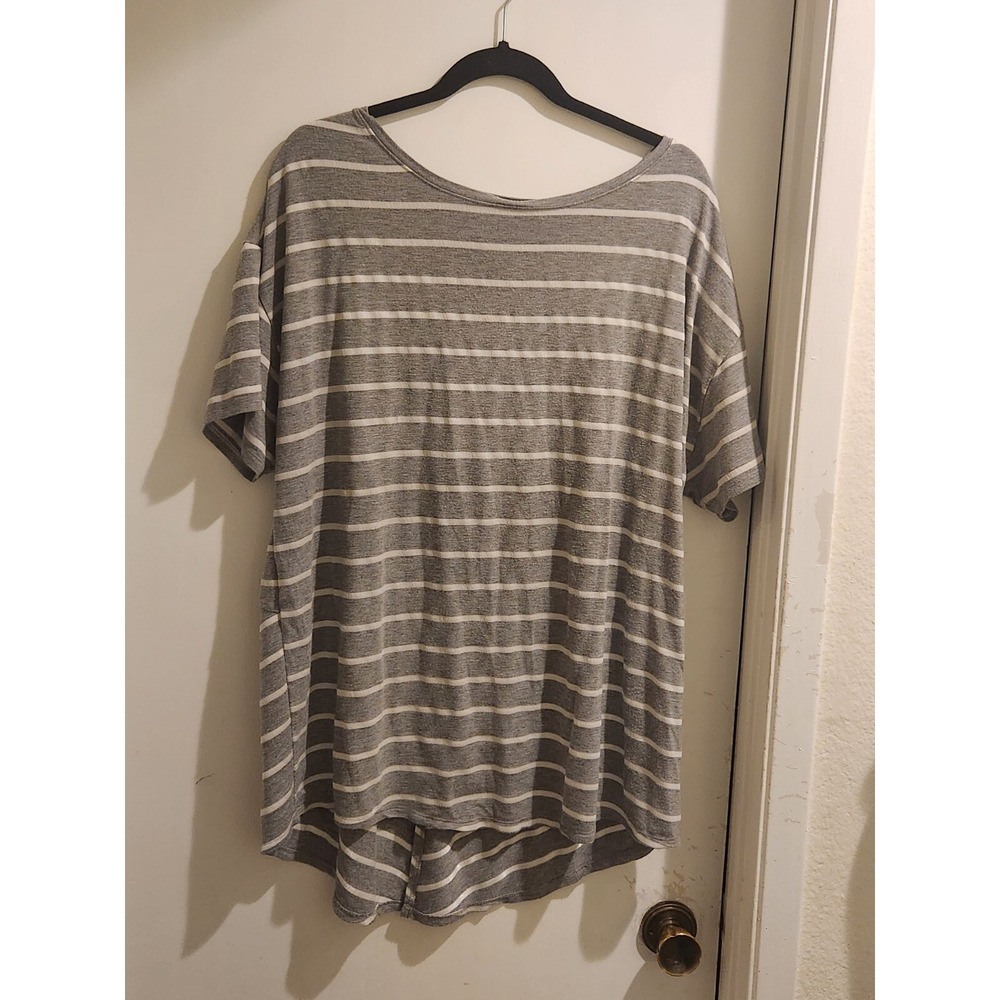 Chico's Zenergy Size 3(16/18) Gray &‎ White Oversized Striped Top